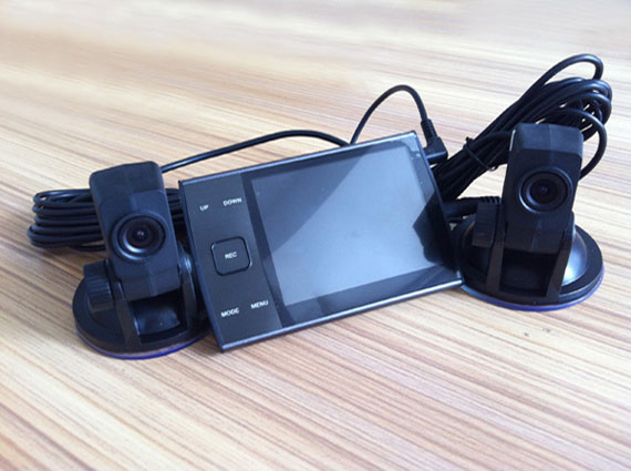 Особенности автомобильных видеорегистраторов с двумя камерами