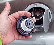 Как слить бензин из бака иномарки